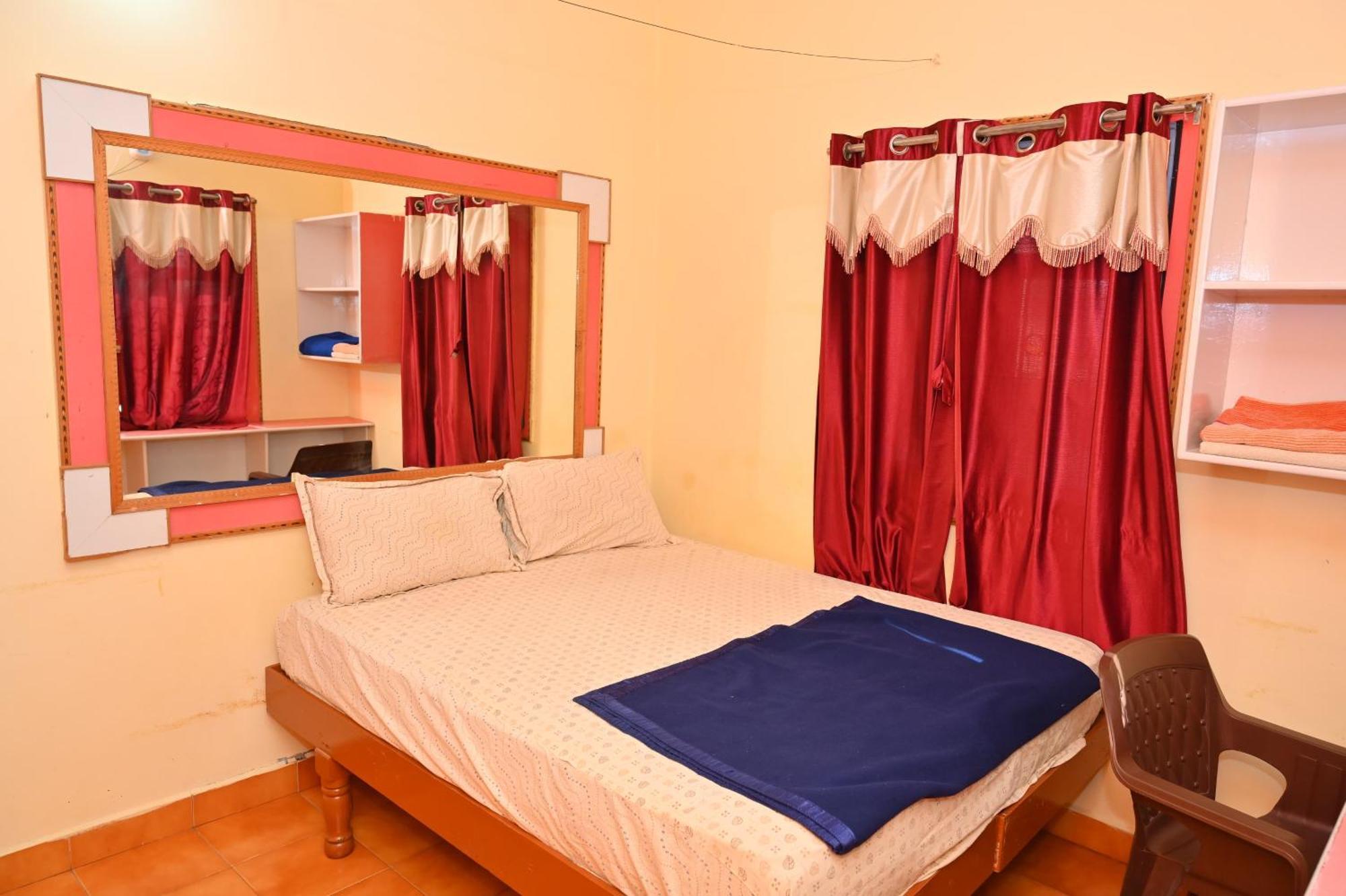 Gopi Guest House هامبي الغرفة الصورة